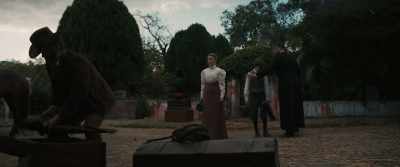 - They're coming for him.
- Martín, come inside. Come. - In the Fire