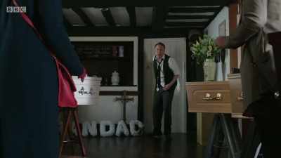 They're coming! Peter? - Shakespeare & Hathaway - Private Investigators