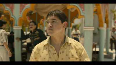 They're coming. - Narcos: Mexico