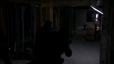- They're coming this way.
You ready?
- Can't wait. - Burn Notice