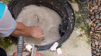 They're designed to intercept
oils, grease, - Sewer Divers