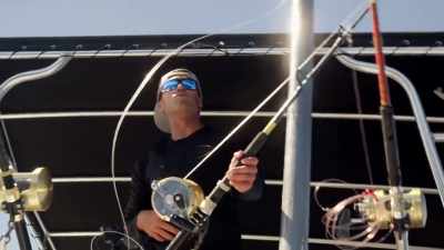 They're fighting a fish,
it's super rough, - Deadliest Catch: Bloodline