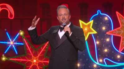 They're giving all the staff
that worked here-- - Nate Bargatze's Nashville Christmas