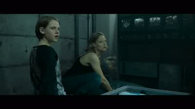 - They're going to get in here. - Panic Room