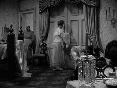 - They're here, Miss Regina.
- Yes, Belle. - The Little Foxes