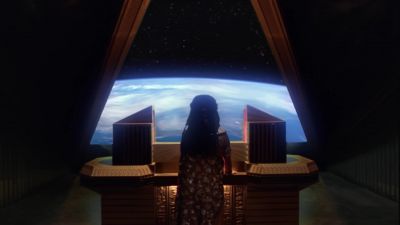 They're in a geosynchronous orbit
over the United States. - Stargate SG-1