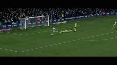 They're in for a third here,
Harvey Barnes, and that is three. - Take Us Home: Leeds United