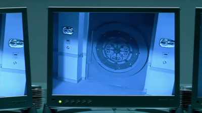 They're in, switch to the vault cameras. - Hustle