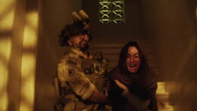 They're in the
bathroom, right. - SEAL Team