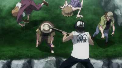 They're innocent citizens
who are being manipulated! - One Piece Film Red