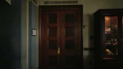 They're inside. Let me in!" - The Sixth