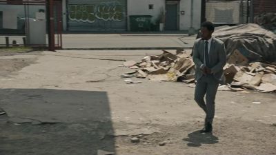 They're inside. No sign of Mannis. - The Equalizer