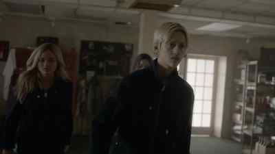 They're inside! - The Gifted