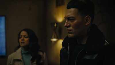 They're luring Naomi here
so they can take her back to Earth-29. - Naomi