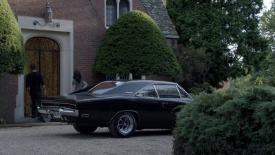 They're not home.
Let's take a look around. - Banshee