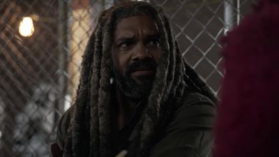 They're not looking
at each other. - The Walking Dead