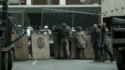 They're penning us in! - The Walking Dead