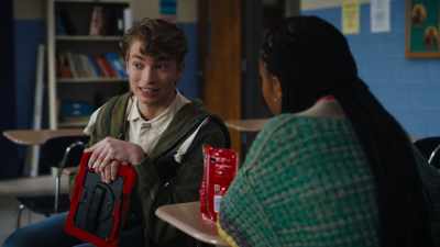 They're saying he's an alien. - Naomi