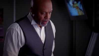 They're sewing in the graft now. - Grey's Anatomy