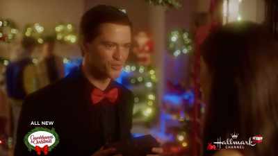 ♪ They're singing
Deck The Halls ♪ - The Christmas House