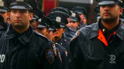 They're skeptical,
they stick together, - Jeff Ross Roasts Cops