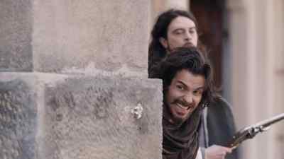 They're spreading out. - The Musketeers