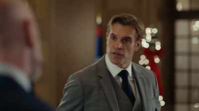 They're the ones who
forced me into the relationship - A Royal Christmas Crush
