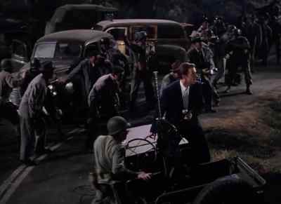 They're after the plane with their ray! - The War of the Worlds