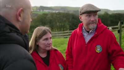 They're... They're... - Britain's Tiger Kings - On the Trail with Ross Kemp