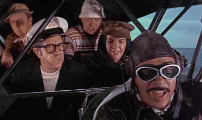 They're turning around. - The Boatniks