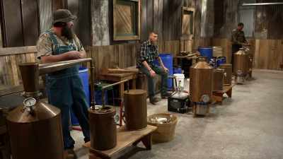 They've got lots of little - Moonshiners: Master Distiller