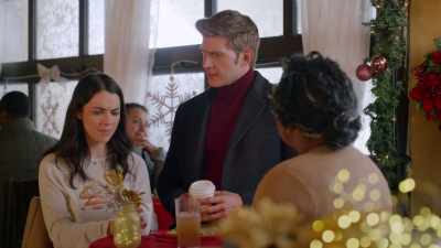 They've turned it into
some snobby bistro - A Sweet Christmas Romance
