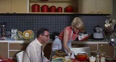 Thick heavy layer of mozzarella cheese. - Good Neighbor Sam