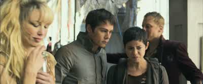 ठीक है। आप दो, पार्टी का आनंद लें। - Maze Runner: The Scorch Trials