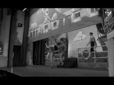 (thin applause) - The Entertainer