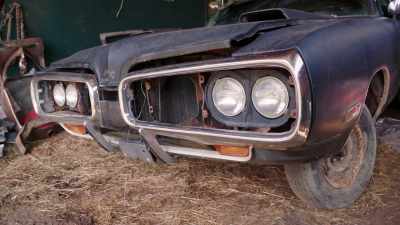 - Thing's running and driving already.
- No need to look in there. - Rust Valley Restorers
