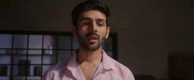 Think of it this way,
it's either her, or me. - Sonu Ke Titu Ki Sweety