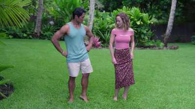 Think of moving your hips
like a figure eight - Romance in Hawaii