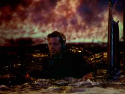- Thirty feet. Hold her there.
- Aye, aye, sir. - Crash Dive