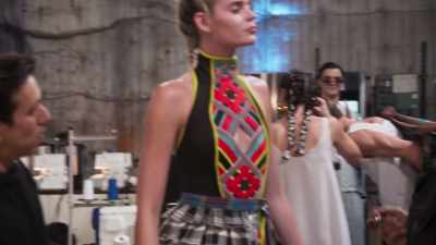 Thirty seconds, please.
Thirty seconds to runway. - Next in Fashion