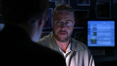This is a blood clot. Take a look. - CSI: Crime Scene Investigation