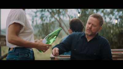 - This is a bottle. What do you think?
- But then you pour into the ice cubes... - Toscana
