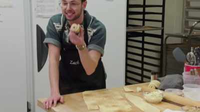 - This is a cinnamon roll!
- [all chuckling] - No Recipe Road Trip With the Try Guys