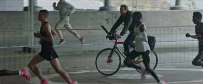 This is a great shot for
us to see the cadence, - Kipchoge: The Last Milestone