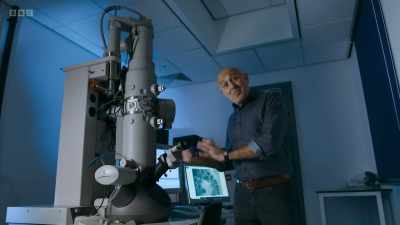 This is a modern electron
microscope and, in many ways, - Secrets of Size: Atoms to Supergalaxies