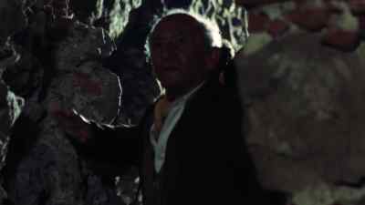 This is a secret passageway
to main path of castle. - Bloodstone: Subspecies II