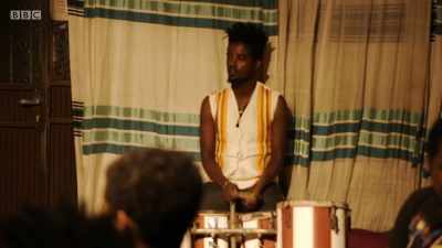 This is a traditional club. - The Misadventures of Romesh Ranganathan