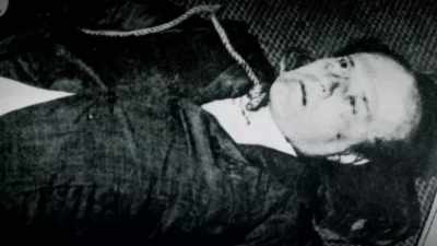 - This is all adding up
to an example killing. - Ross Kemp: Mafia and Britain