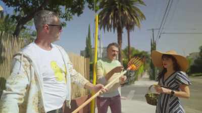 This is amazing because
it really came off the tree
so easily. - What Am I Eating? With Zooey Deschanel
