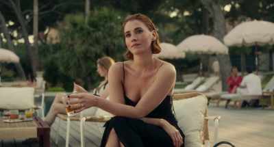 - This is Anna. We met at the pool.
- Lynnette. - Obsession